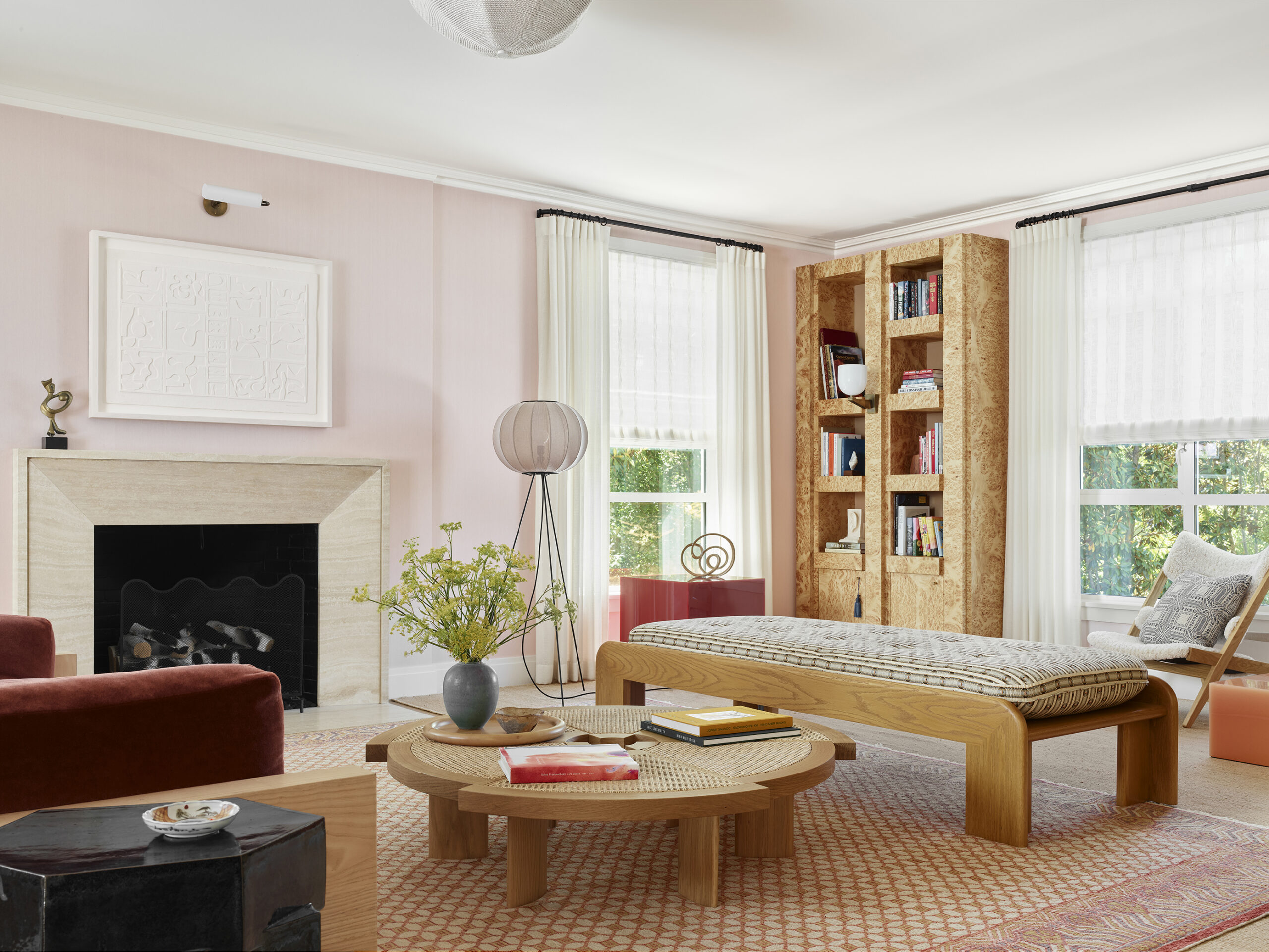 Sateen Club in Rosebud by Phillip Jeffries amplifies the living room’s beautiful, inviting light. The Franck sofa by Stahl+ Band sits on the Tamerlane rug by Beauvais. They’re joined by Cassina’s Rio low coffee table, Lawson-Fenning’s Topa daybed and Audo Copenhagen’s Knitting lounge chair. Photo by Jose Manuel Alorda.
